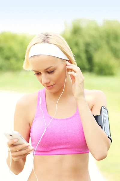 Jogger met smartphone — Stockfoto