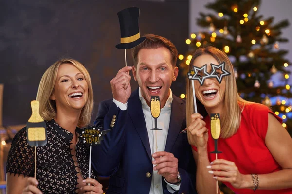 Biznesmeni świętują przyjęcie świąteczne — Zdjęcie stockowe