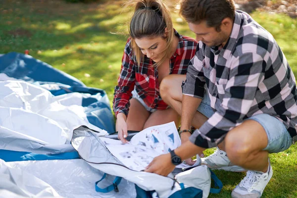 Young nice couple having fun on camping setting up tent — Foto Stock