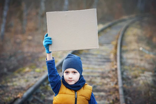 Foto van een kind met veel liefde en vredige boodschap — Stockfoto