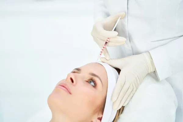 A scene of medical cosmetology treatments botox injection. — Stockfoto