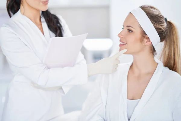 A scene of medical cosmetology treatments botox injection. — Stockfoto