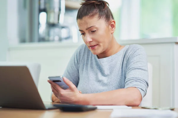 Young Woman Counting Home Budget Bills High Quality Photo — ストック写真