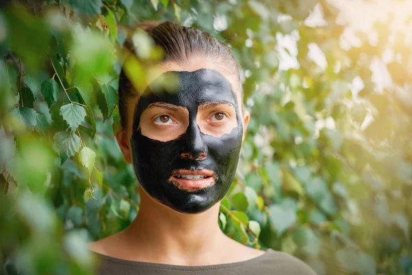 Young Woman Nature Black Mask Face High Quality Photo — Zdjęcie stockowe