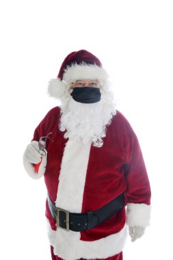 Noel Baba maske takın diyor. Noel Baba, Coronavirus 'u önlemek için tıbbi maske takıyor. Beyazda izole edilmiş. Mesaj için yer var. Covid-19 tehlikelidir. Bu bir COVID-19 Noel. Covid-19 aşısından sonra bile yüz maskesi gereklidir..