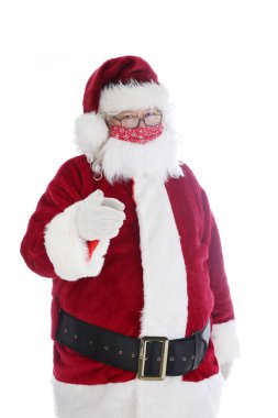 Noel Baba maske takın diyor. Noel Baba, Coronavirus 'u önlemek için tıbbi maske takıyor. Beyazda izole edilmiş. Mesaj için yer var. Covid-19 tehlikelidir. Bu bir COVID-19 Noel. Covid-19 aşısından sonra bile yüz maskesi gereklidir..