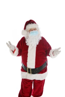 Noel Baba maske takın diyor. Noel Baba, Coronavirus 'u önlemek için tıbbi maske takıyor. Beyazda izole edilmiş. Mesaj için yer var. Covid-19 tehlikelidir. Bu bir COVID-19 Noel. Covid-19 aşısından sonra bile yüz maskesi gereklidir..