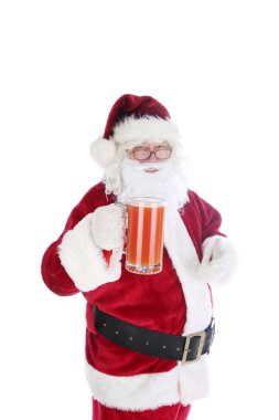 Noel Baba bir bardak Michelada 'dan hoşlanıyor. Baharatlı Meksika birası ve domates suyu kokteyli. Michelada Meksikalı Bloody Mary 'dir. Meksika alkollü Michelada, koyu bira ve domates suyu. Bira ve limon suyu ile Meksika alkollü kokteyl michelada.