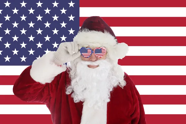 Санта Клаус Улыбается Надевая Солнцезащитные Очки Американским Флагом Счастливого Рождества — стоковое фото