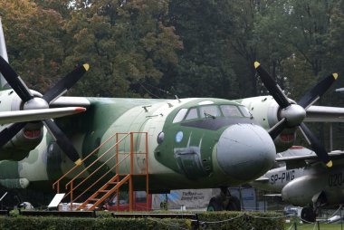 2 bir Sovyet uçak, warszawa, Polonya