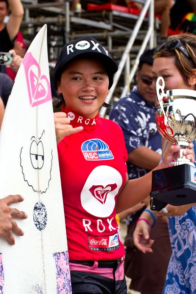 Anissa flynn i quiksilver öppna phuket thailand 2012 — Stockfoto