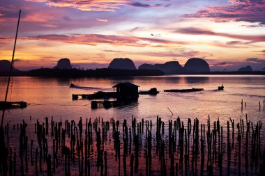 güzel gün doğumu balıkçı köyü.