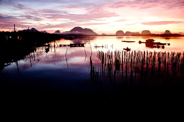 漁師の村の美しい日の出. — ストック写真