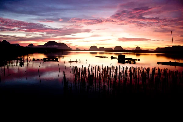 A beautiful sunrise in the fisherman Village. — Stock Photo, Image