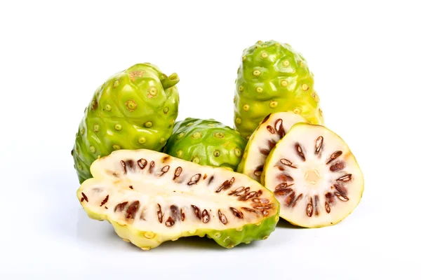 Noni sobre blanco — Foto de Stock