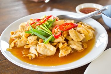 Stir fry tavuk ve kırmızı biber yağı