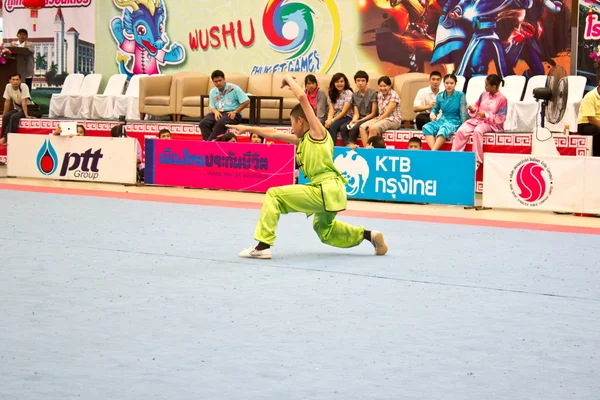 Wushu gun shu Wettbewerb bei den Nationalen Jugendspielen, Phuket 2012 — Stockfoto