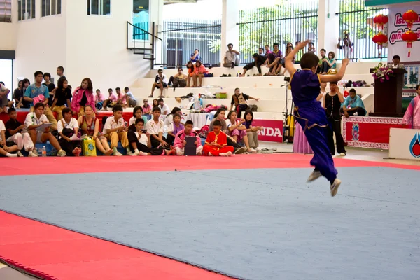 Wushu gun shu competición en los Juegos Nacionales de la Juventud, Phuket 2012 — Foto de Stock