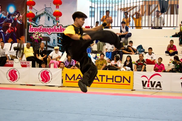 Wushu gun shu Wettbewerb bei den Nationalen Jugendspielen, Phuket 2012 — Stockfoto