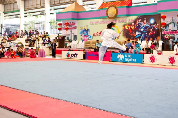 Wushu gun shu competición en los Juegos Nacionales de la Juventud, Phuket 2012 — Foto de Stock
