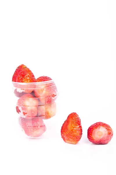 Aardbeien op witte geïsoleerd — Stockfoto