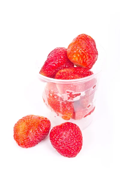 Erdbeeren isoliert auf weiß — Stockfoto