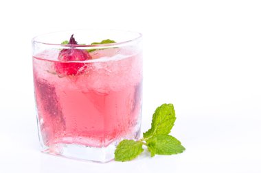 Çilekli kokteyl crushed buz ile