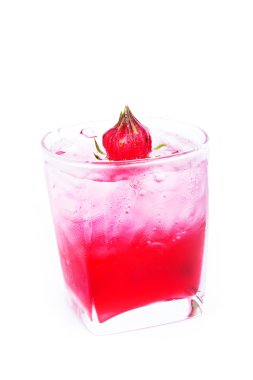 Çilekli kokteyl crushed buz ile
