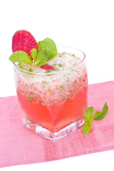 Strawberry cocktail with crushed ice — Stock Photo, Image