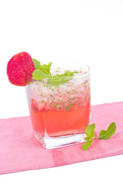 Strawberry cocktail with crushed ice — Stock Photo, Image