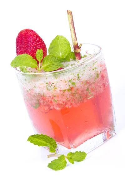 Strawberry cocktail with crushed ice — Stock Photo, Image