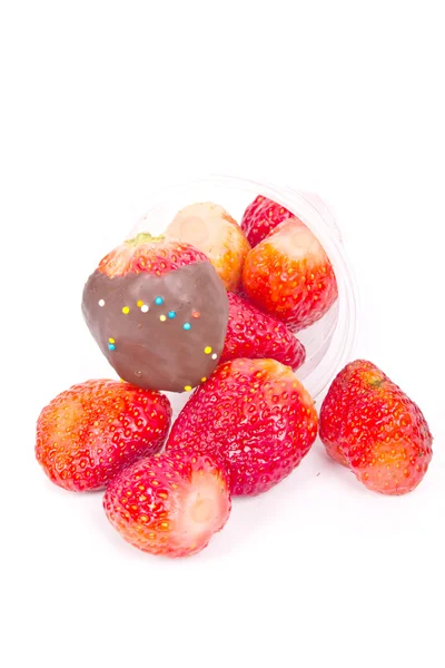 Erdbeeren isoliert auf weiß — Stockfoto