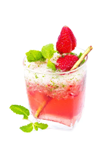 Strawberry cocktail with crushed ice — Stock Photo, Image