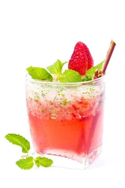 Strawberry cocktail with crushed ice — Stock Photo, Image