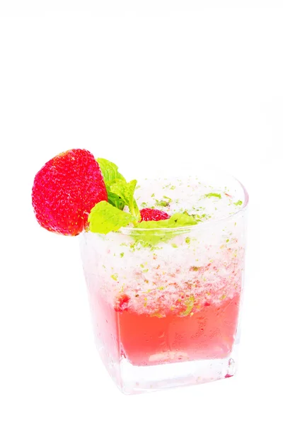 Strawberry cocktail with crushed ice — Stock Photo, Image