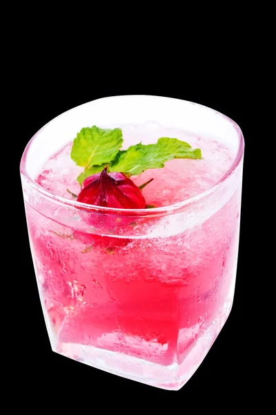 Erdbeer-Cocktail mit Crushed Ice — Stockfoto