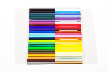 birçok renk renk kalemler