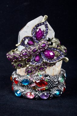 bir makale wris yıpranmış takı bilekliğim