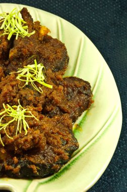 Baharatlı yayın balığı