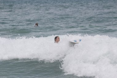 Kata beach, phuket Tayland - 6 Eylül: tanımlanamayan particip