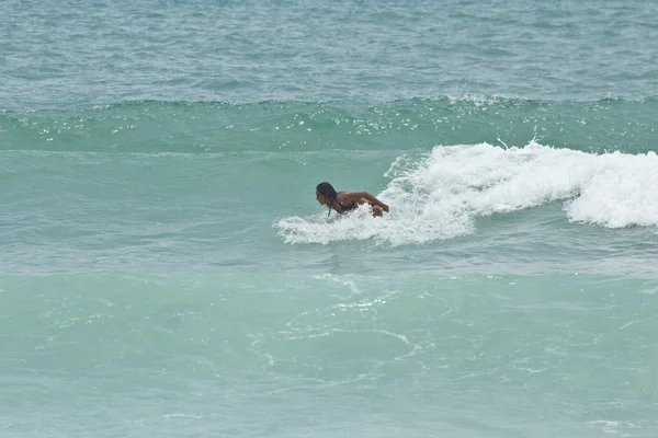 Praia de Kata, Phuket Tailândia - 6 de setembro: particípio não identificado — Fotografia de Stock