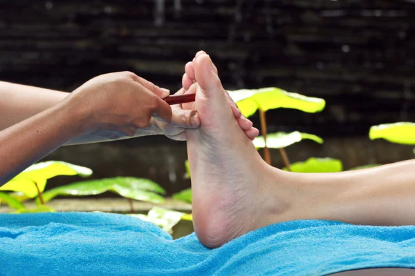 Foot massage by wood stick for eyes — Stock Photo, Image