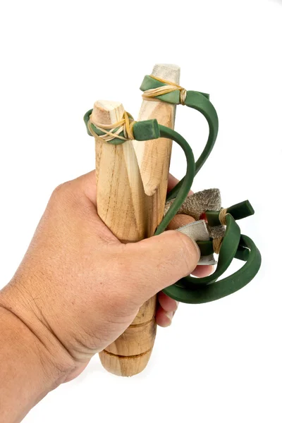 木制的弹弓和粘土子弹 — 图库照片