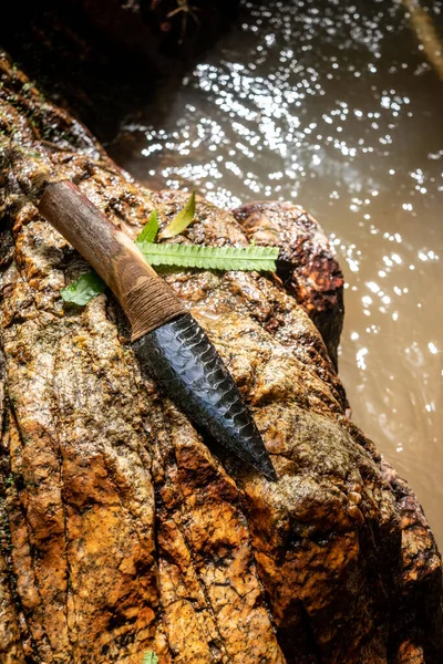 Lkel Stil Kaçırılmış Taş Obsidiyen Bıçak — Stok fotoğraf