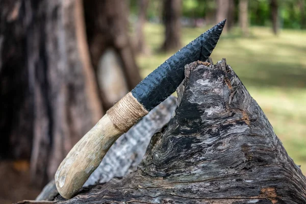 Edad Piedra Cuchillo Obsidiana Hecho Mano Arte Cuchillo Piedra —  Fotos de Stock