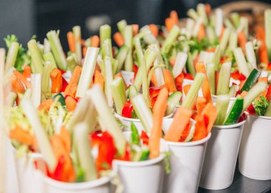 Sulu vejetaryen parti atıştırmalıkları.