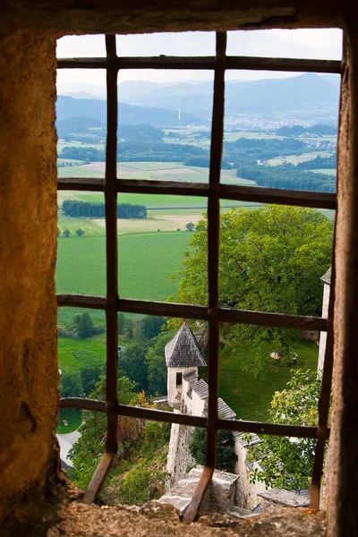 Talblick aus dem Fenster — Stockfoto