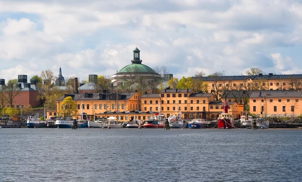 Yachten am Stockholmer Ufer — Stockfoto