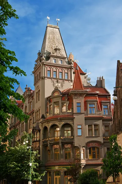 Velmi krásná budova restaurace u staré synagogy — Stock fotografie