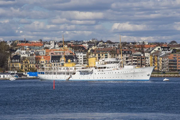 Segelbåt vid kaj — Stockfoto